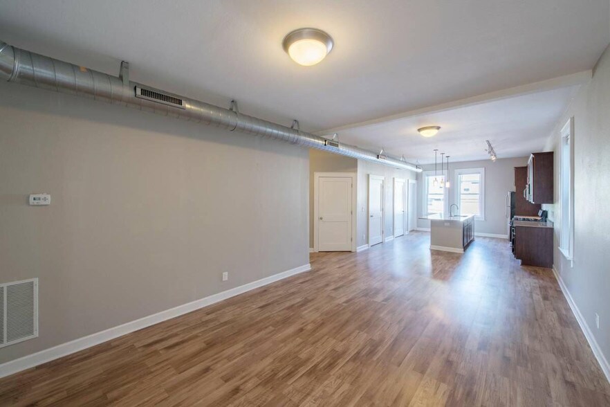Building Photo - 2507 S Howell Ave