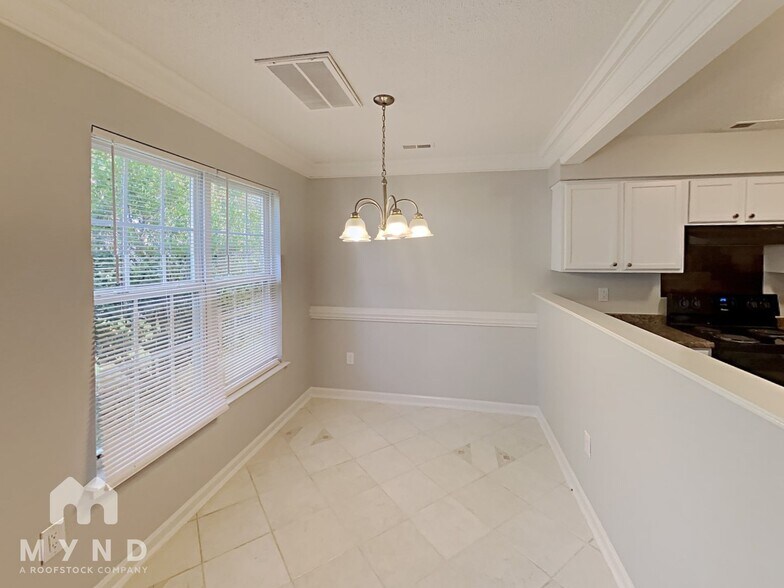 Building Photo - 6 Yorkfield Ct