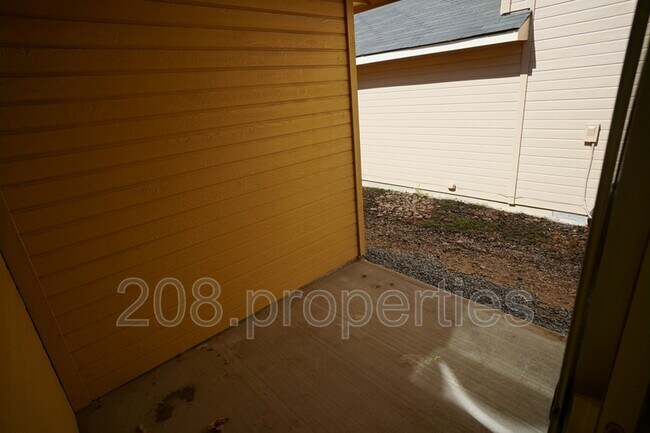 Building Photo - 201 W Lava Falls Dr