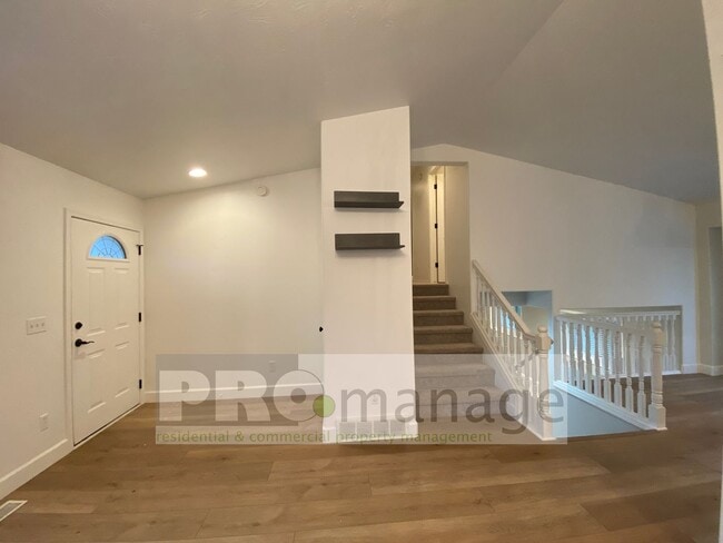 Building Photo - 1743 Deer Valley Dr