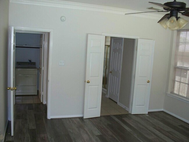 Building Photo - 20736 Fawnbrook Ct