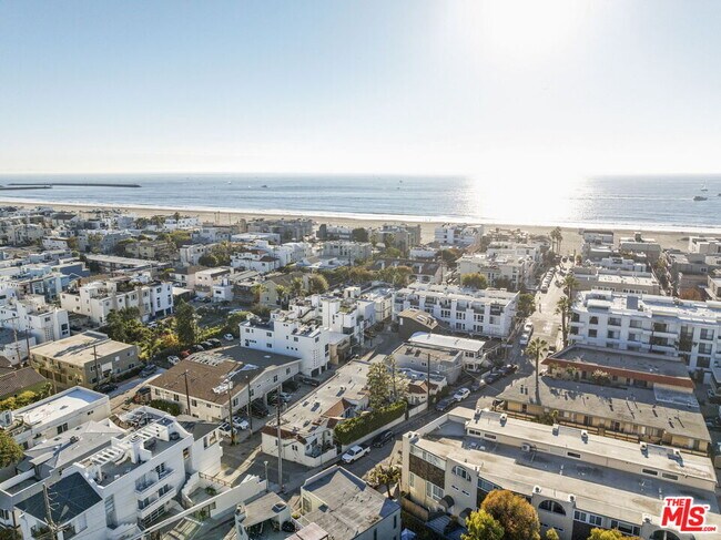 Building Photo - 126 Driftwood St