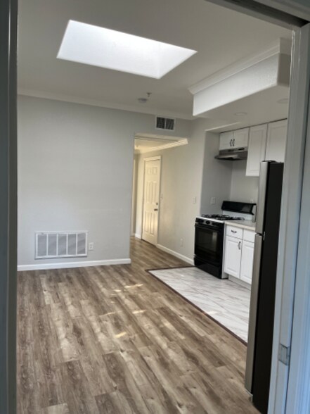 Building Photo - 1072 Laguna Ave