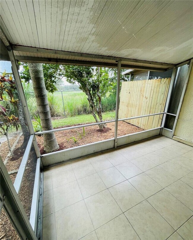 Building Photo - 3 Bedroom, 2.5 Bath home with upgraded kitchen, close to beaches, restaurants, and downtown!!