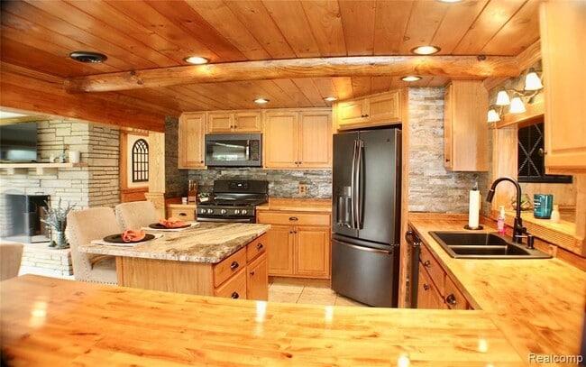 Building Photo - 48677 Sugarbush Rd