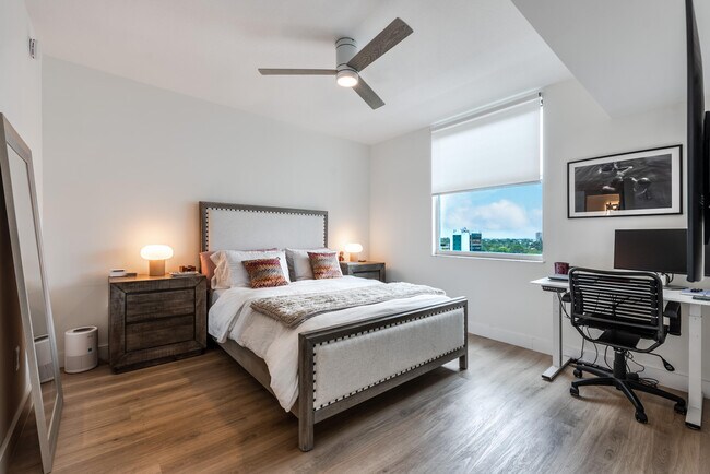 Building Photo - 1723 SW 2nd Ave