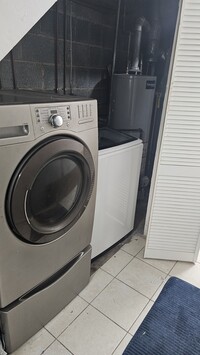 Building Photo - 909 Porter Ct NE