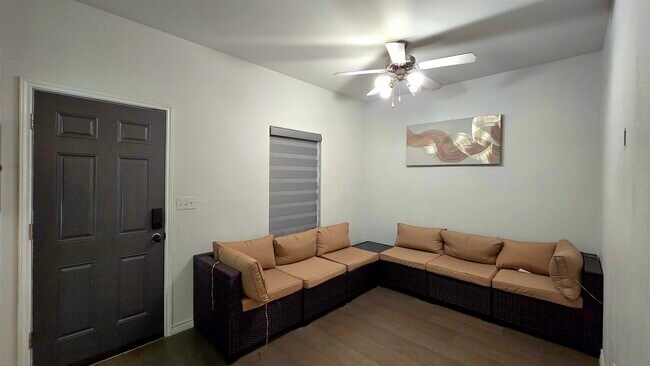 Building Photo - 1000 Ranchway Dr