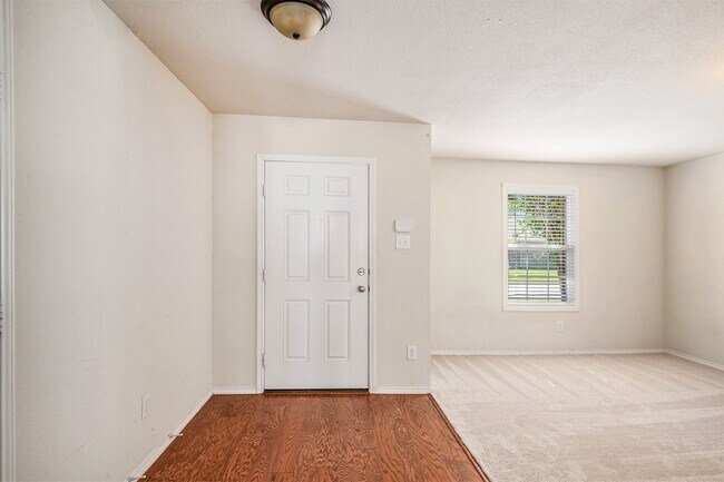 Building Photo - 304 Chert Ln