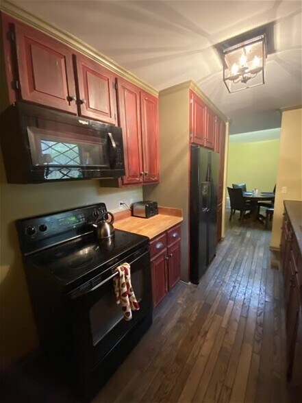 Building Photo - 618 W Lelia St