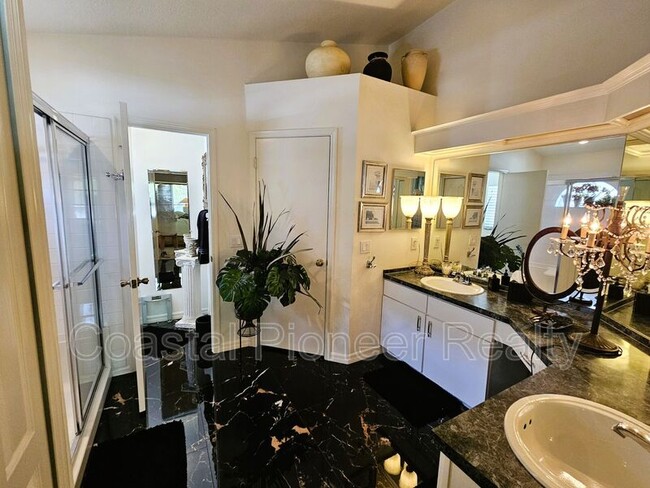 Building Photo - 4521 Gulfwinds Dr