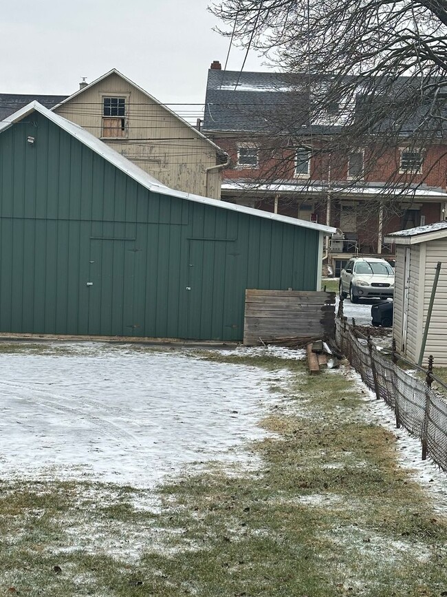 Building Photo - 40 N Chestnut St