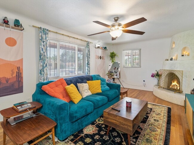 Building Photo - Unfurnished | 2 Bed / 1 Bath | NE Albuquer...