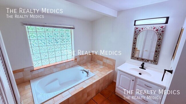 Building Photo - 31061 Lochmore Cir