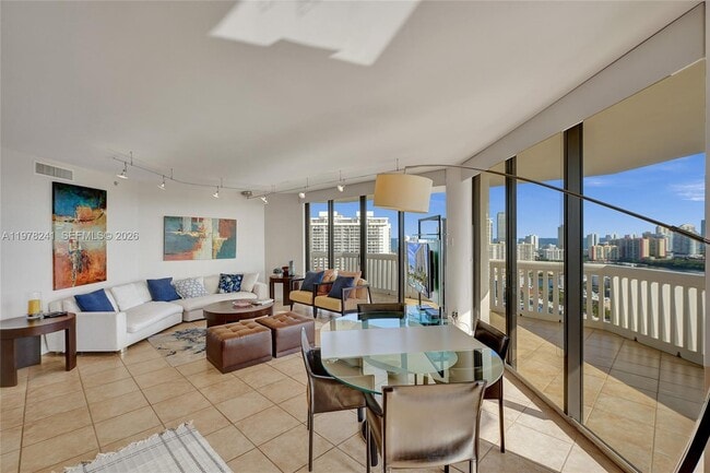 Building Photo - 2000 Island Blvd