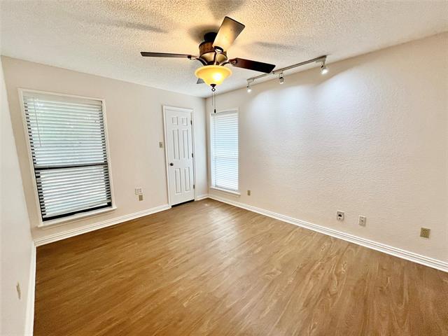 Building Photo - 6105 Paradise Dr