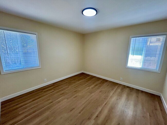 Building Photo - 1254 Lillian Ave
