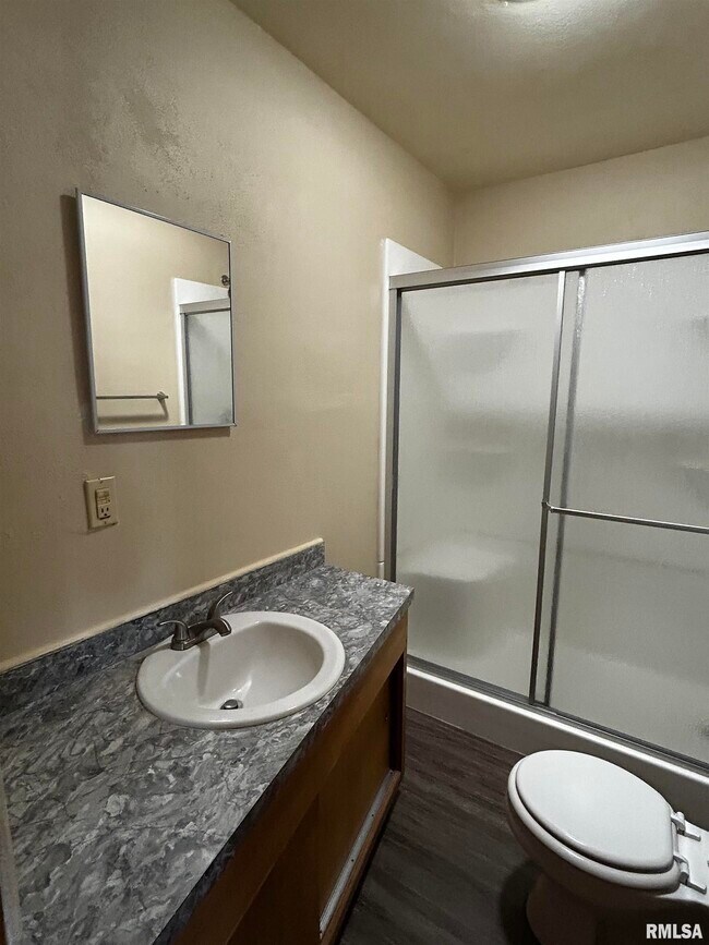 Building Photo - 1102 Oxford Ave