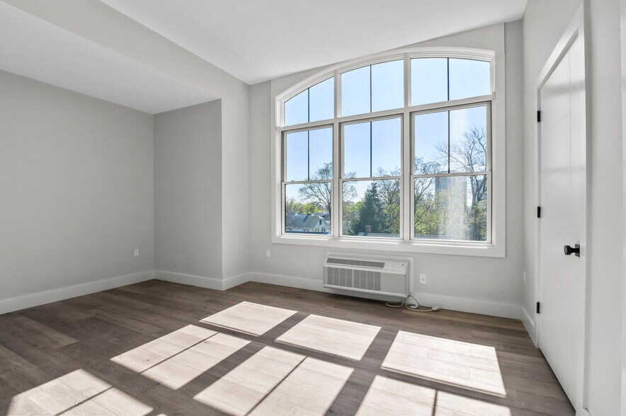 Building Photo - 2021 Jones Rd