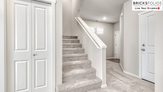 Building Photo - The Perfect Blend of Comfort & Convenience in Puyallup