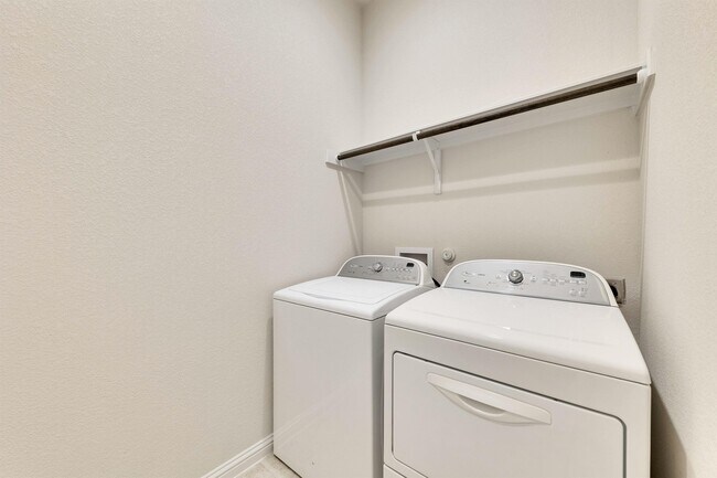 Building Photo - 9937 Comely Bnd