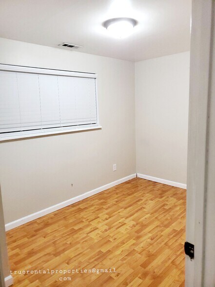 Bedroom 2 Entry - 3343 Ward Ave