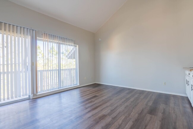 Building Photo - 3915/3917 E 60th Pl Duplex