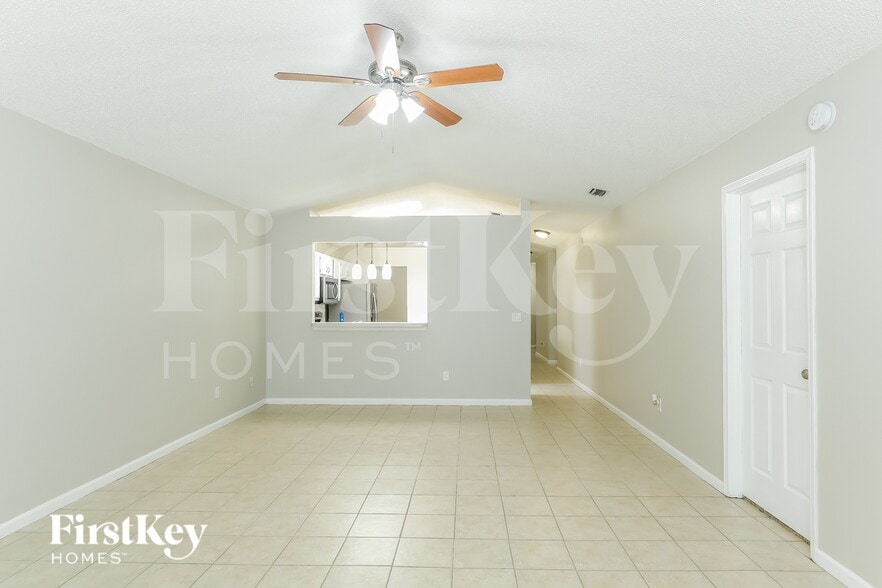 Building Photo - 3021 Caroline Crest Dr E