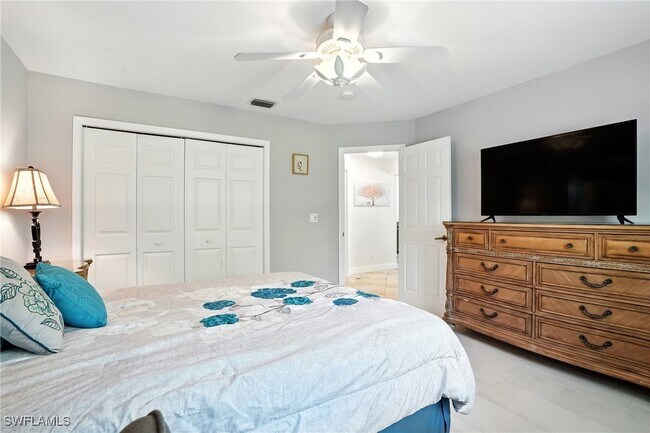 Building Photo - 5891 Golden Oaks Ln
