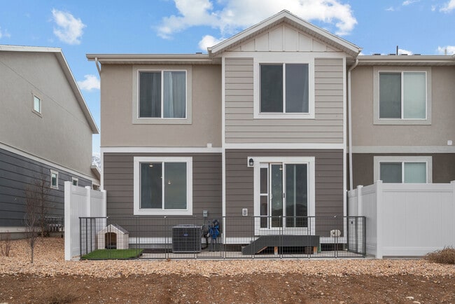 Building Photo - 988 W Broadleaf Dr