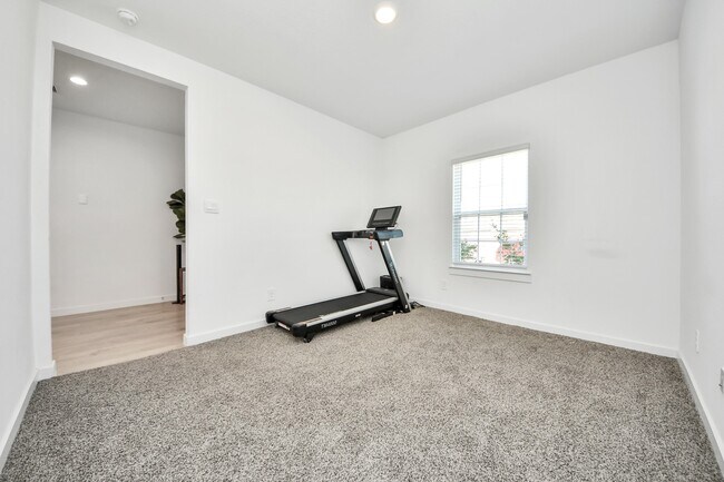 Building Photo - 30119 Gallatin River Ln