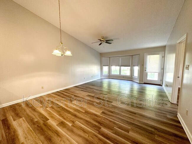 Building Photo - 1563 Rosedale Dr