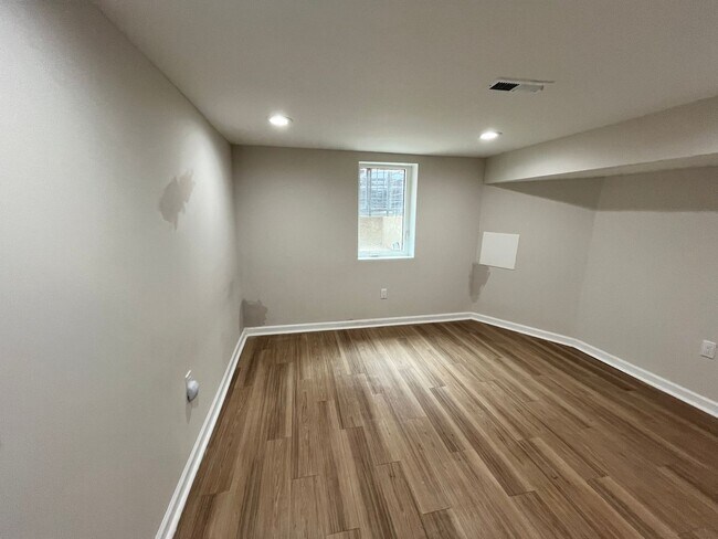 Building Photo - 1416 N Dover St