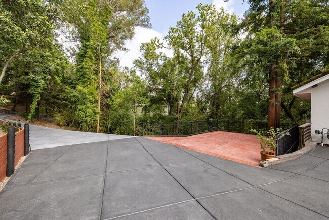 Building Photo - Coming Soon~ Private Wine Country Estate Retreat....