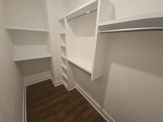 Building Photo - 2143/45 S Thatcher Cir