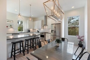 Building Photo - 643 Vernon Ave