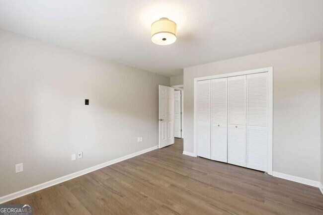 Building Photo - 605 Candler St