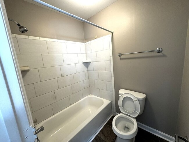 Building Photo - 46 Sagebrush Apartments