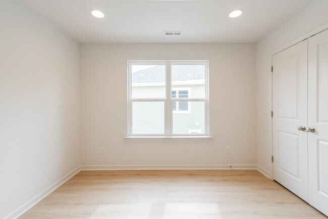 Building Photo - 2719 Capitol Dr