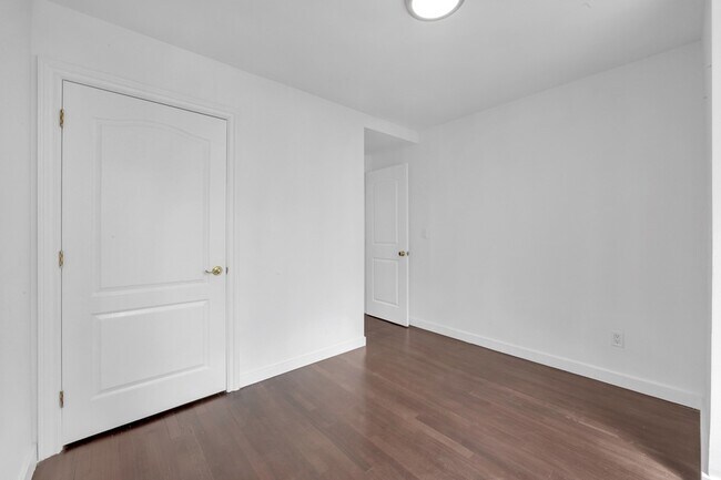 Building Photo - 155 W 70th St