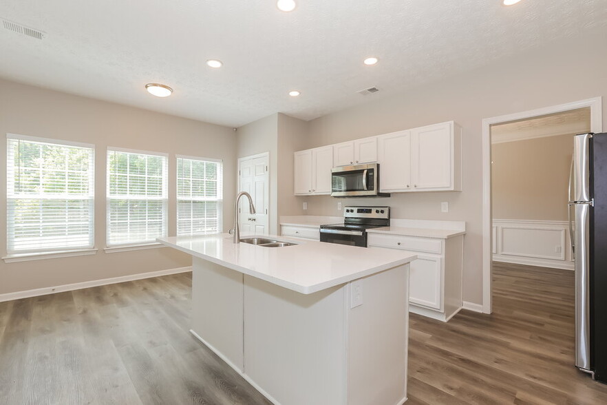 Building Photo - 25 Valley Brook Dr