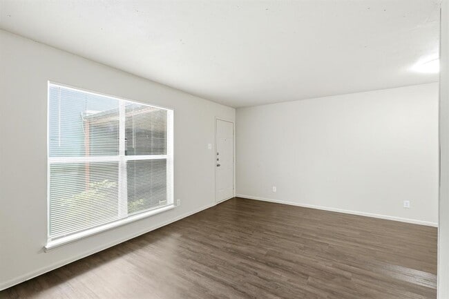 Building Photo - 2319 Greenfield Pkwy
