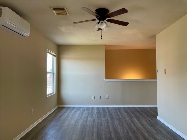 Building Photo - 7303 Foxshadows Ln
