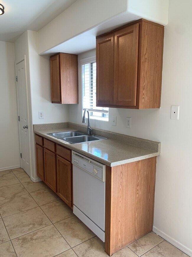 Building Photo - 8980 E Speedway Blvd