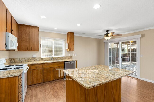 Building Photo - 8052 Phoebe Way