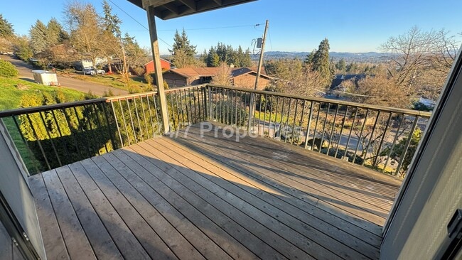 Building Photo - 3 BD I 3.5 BA Home - Separate Living Areas