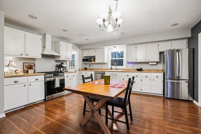 Building Photo - N45W24568 Lindsay Rd