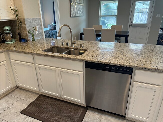Building Photo - 12531 Lake Portal Dr