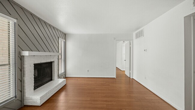Building Photo - 2100 Wilcrest Dr