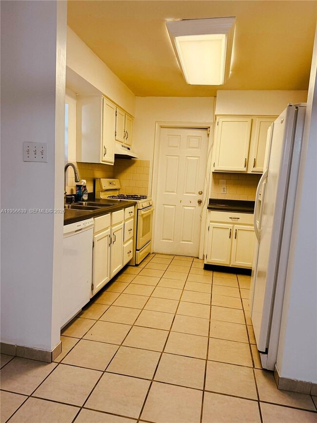 Building Photo - 2591 NW 87th Ln